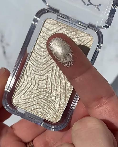 NYX Buttermelt Highlighter - Pink / Gold / Bronze - 5g
